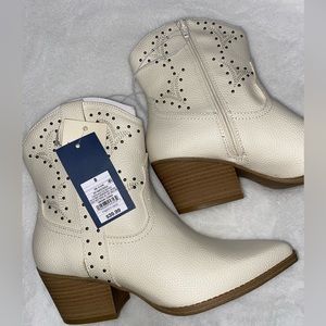 Universal Thread Boots